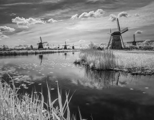 Peter-North_Kinderdijk-Windmills-via-Infra-Red