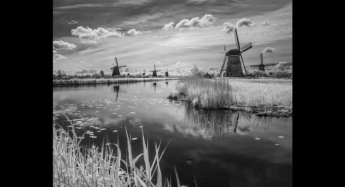 Peter-North_Kinderdijk-Windmills-via-Infra-Red (Copy)